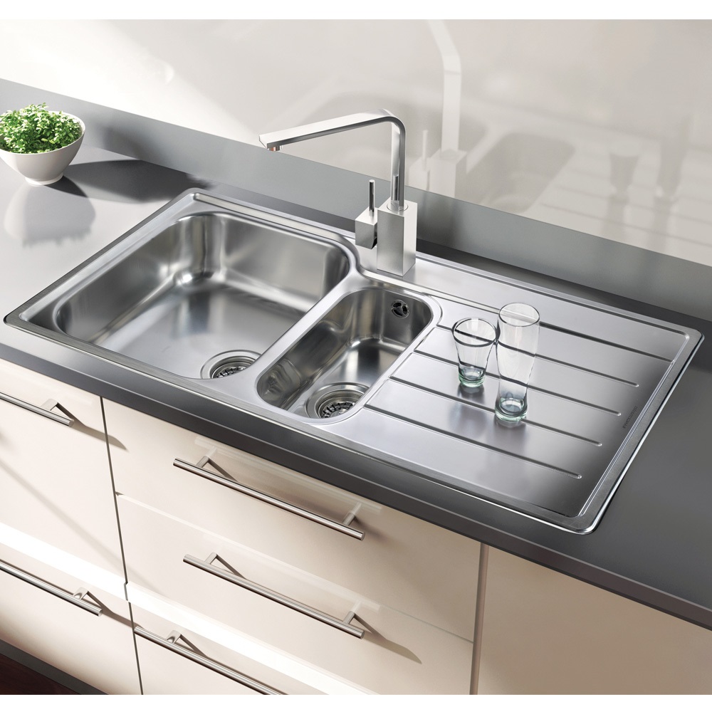 Rangemaster Oakland 1.5 Bowl Brushed Stainless Steel Sink & Waste Kit with Right Hand Drainer - 985 x 508mm