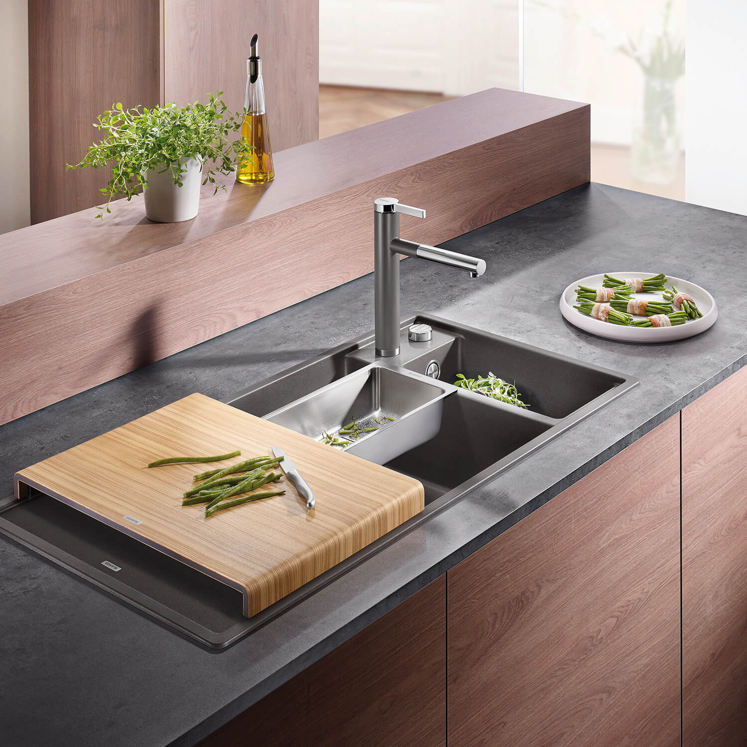 Blanco Linee-S Single Lever Pull Out Kitchen Mixer Tap with Silgranit Matching Finish