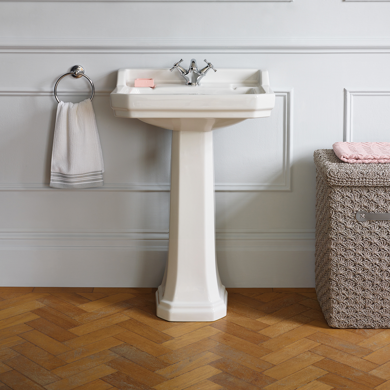 Ideal Standard Waverley 560mm Basin & Full Pedestal